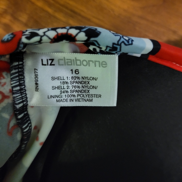 Liz Claiborne, size 16, one piece swimsuit, like new - Picture 5 of 5